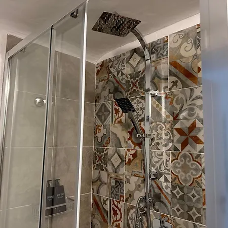 בית הארחה The Moon Suites&rooms ג'נובה