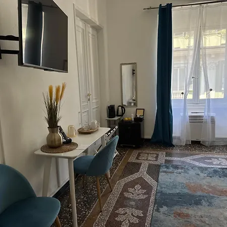 Affittacamere The Moon Suites&rooms - Historic Palace