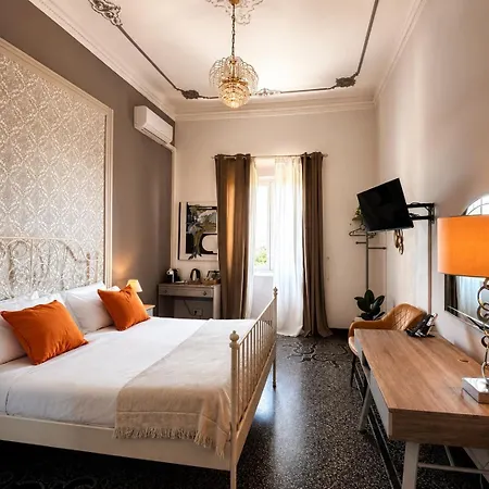 Affittacamere The Moon Suites&rooms - Historic Palace 3*