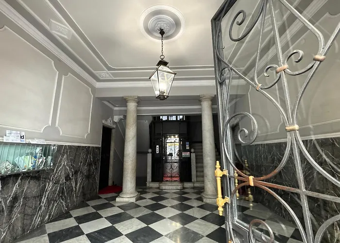 The Moon Suites&rooms * جنوة