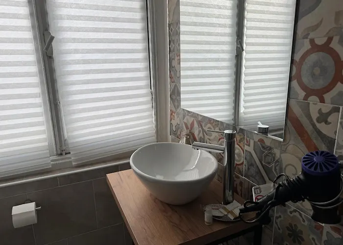 The Moon Suites&rooms * جنوة