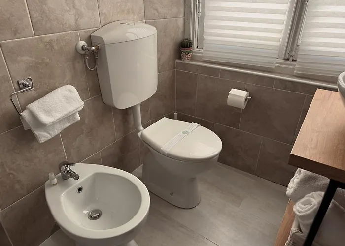 The Moon Suites&rooms Guest house