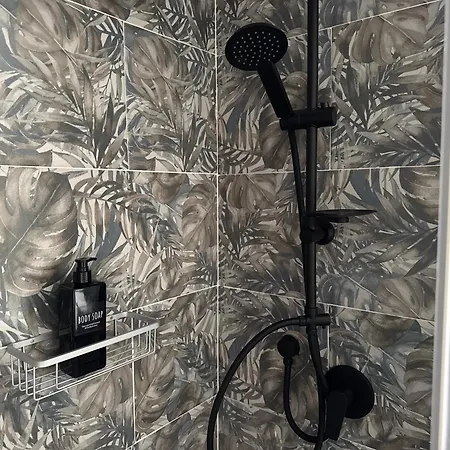 ゲストハウス The Moon Suites&rooms *