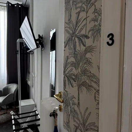 ゲストハウス The Moon Suites&rooms *