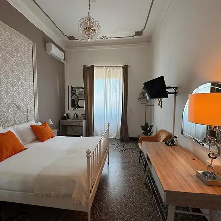 The Moon Suites&rooms - Historic Palace Penzion
