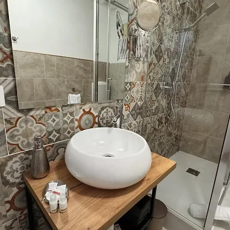 The Moon Suites&rooms - Historic Palace Penzion