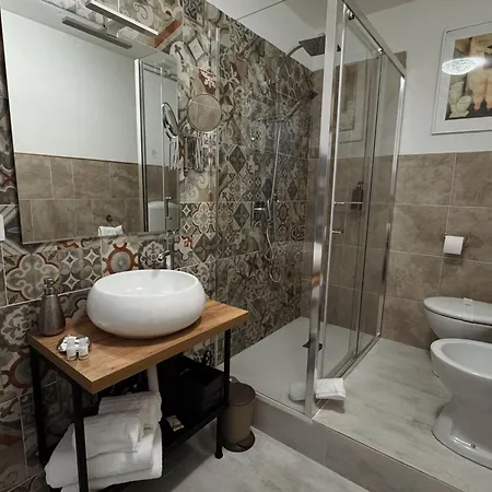 The Moon Suites&rooms - Historic Palace Penzion *