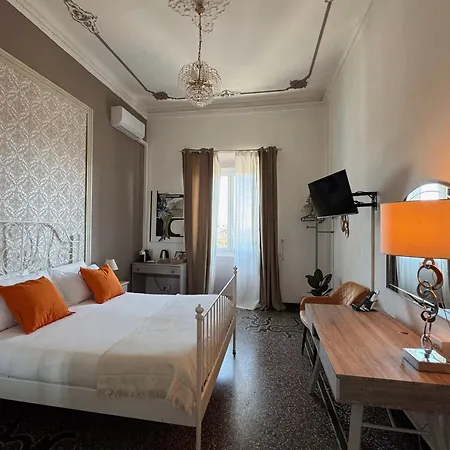The Moon Suites&rooms - Historic Palace
