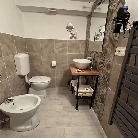 The Moon Suites&rooms - Historic Palace Penzion *