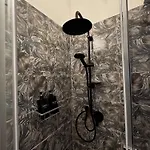 The Moon Suites&rooms Πανσιόν