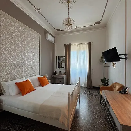 The Moon Suites&rooms Maison d'hôtes